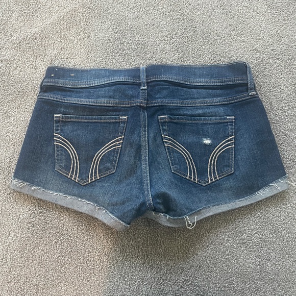 Hollister size 5 low rise shorts - Picture 2 of 2